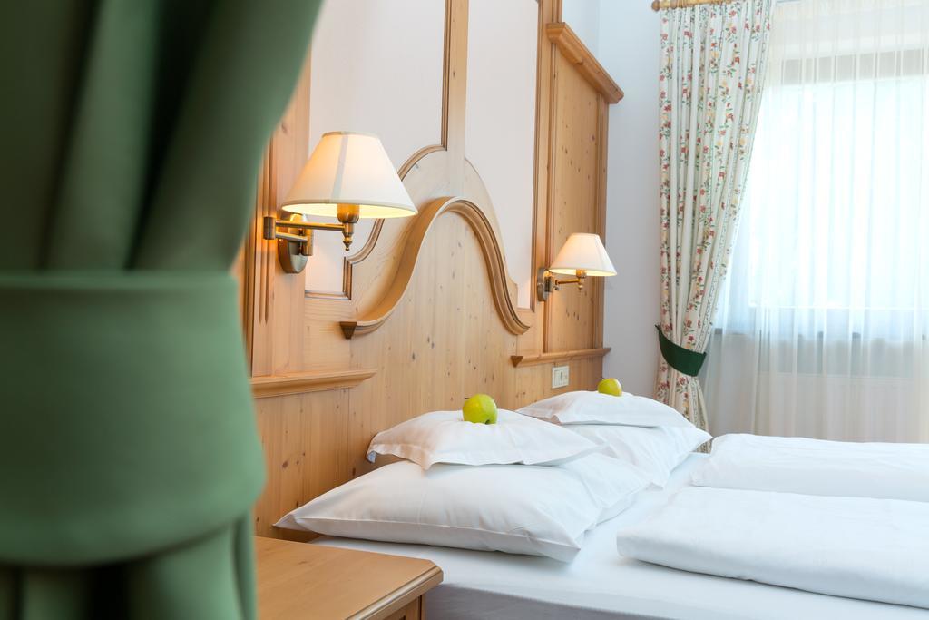 Hotel Falken ฟัลเซส ภายนอก รูปภาพ